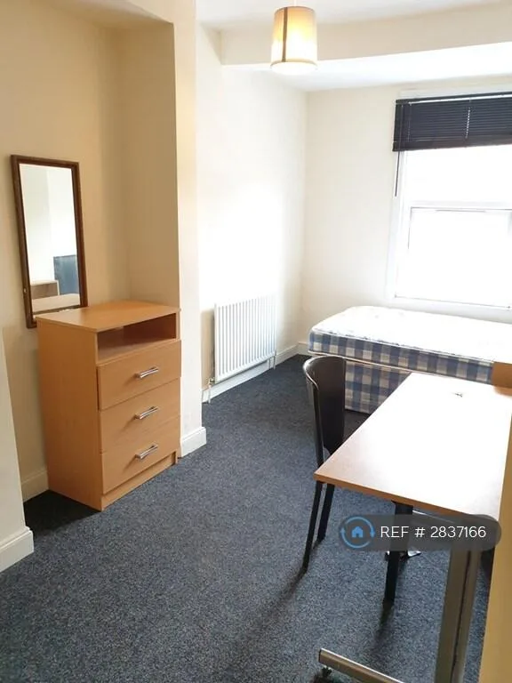 6 bedroom flat for rent