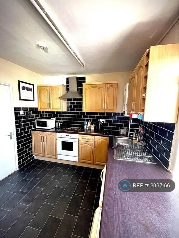 6 bedroom flat for rent