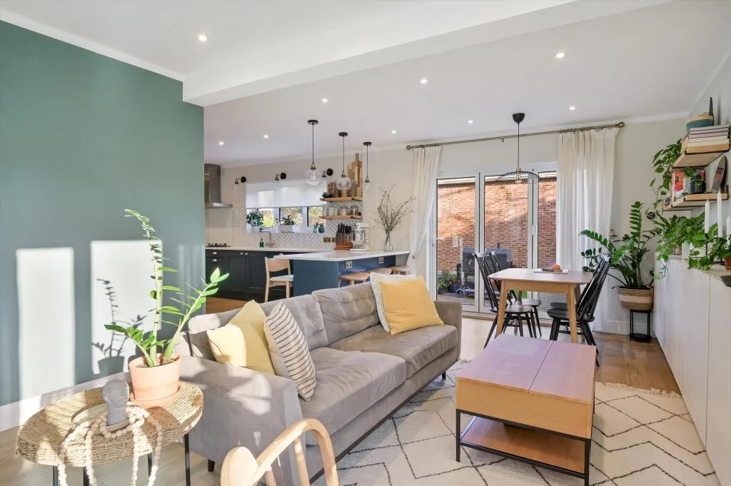 5 bedroom detached house for rent