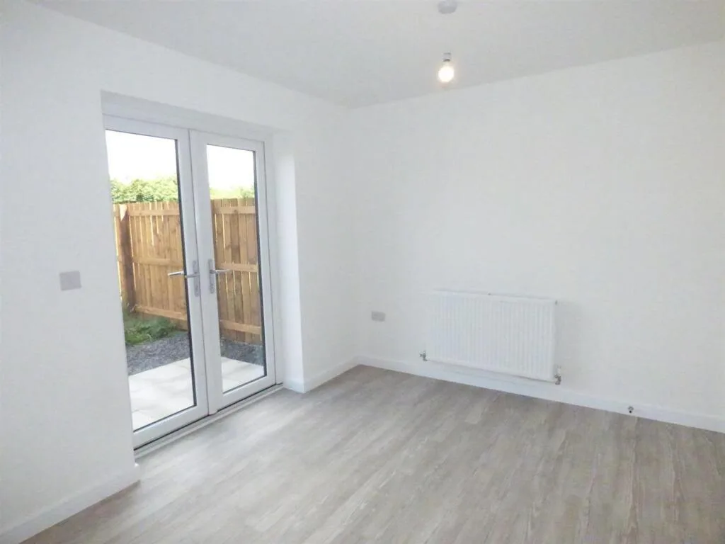 3 bedroom semi-detached house for rent
