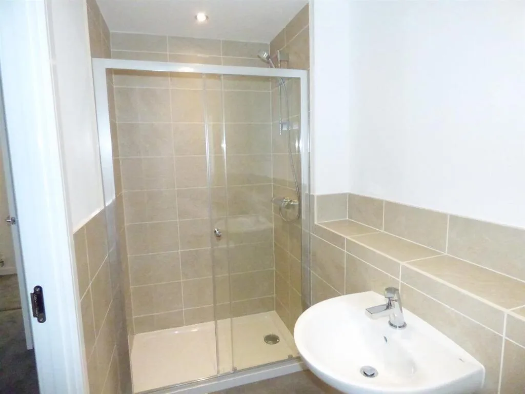 3 bedroom semi-detached house for rent