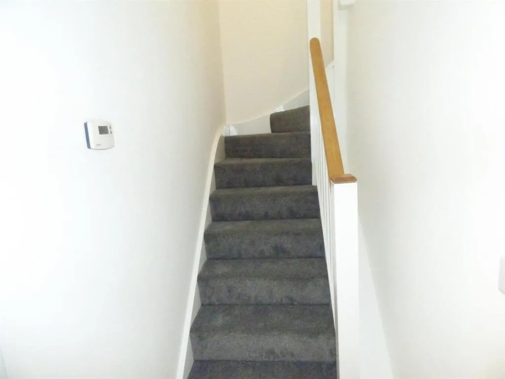 3 bedroom semi-detached house for rent