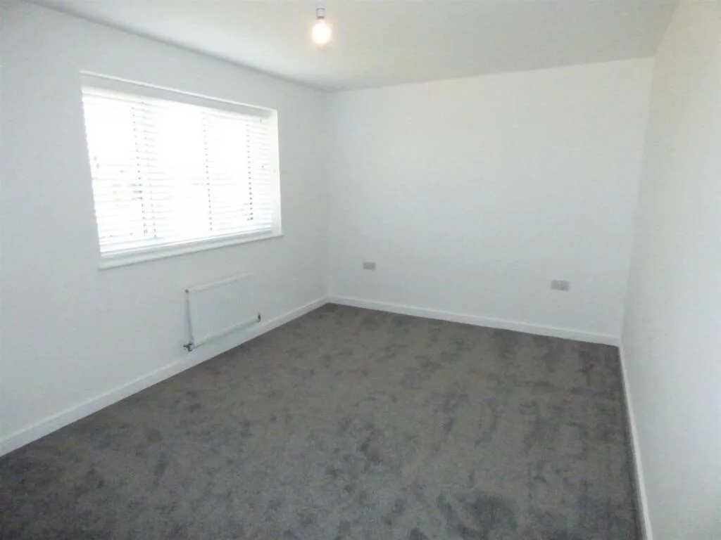 3 bedroom semi-detached house for rent