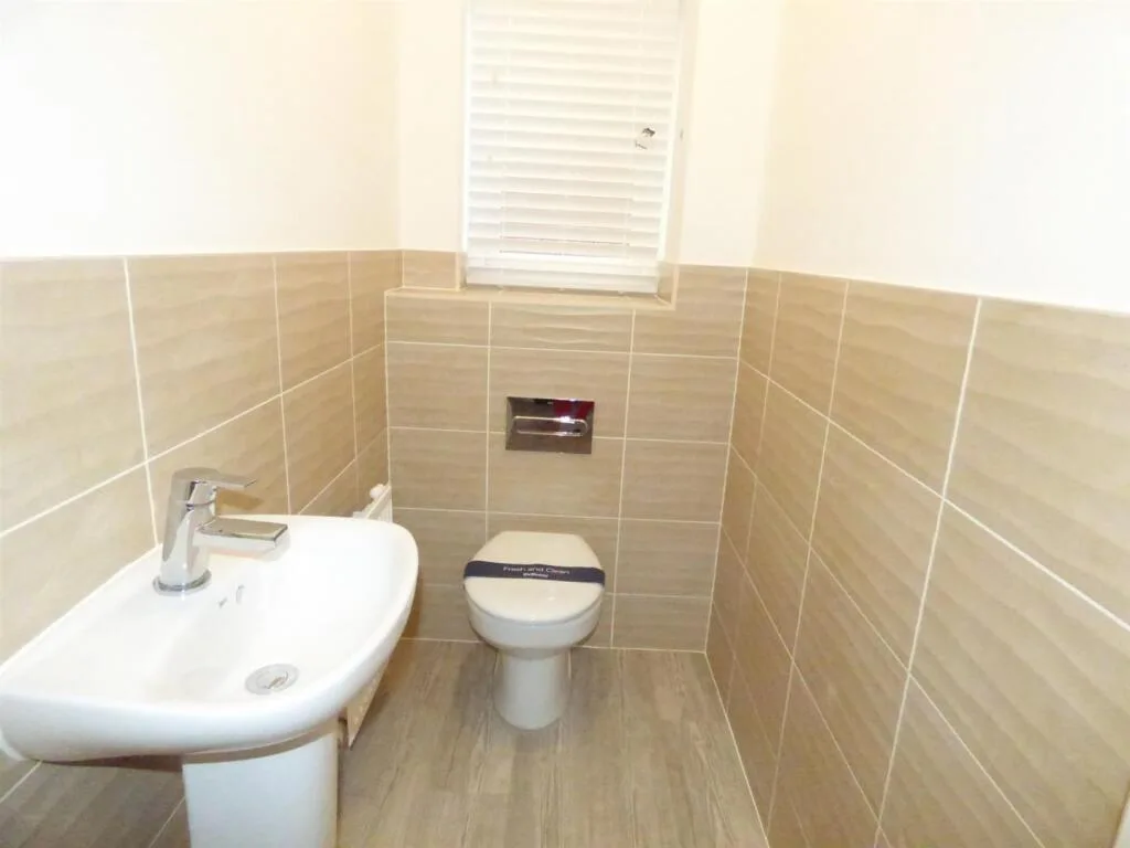 3 bedroom semi-detached house for rent