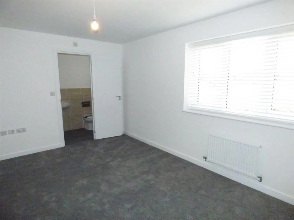3 bedroom semi-detached house for rent