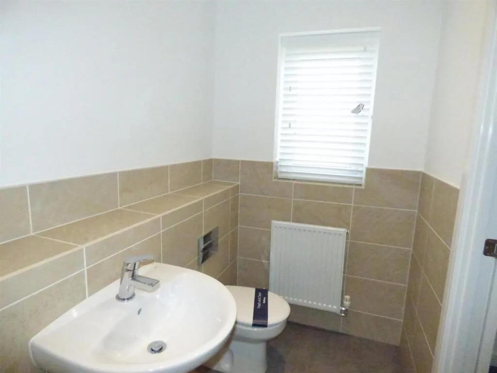 3 bedroom semi-detached house for rent
