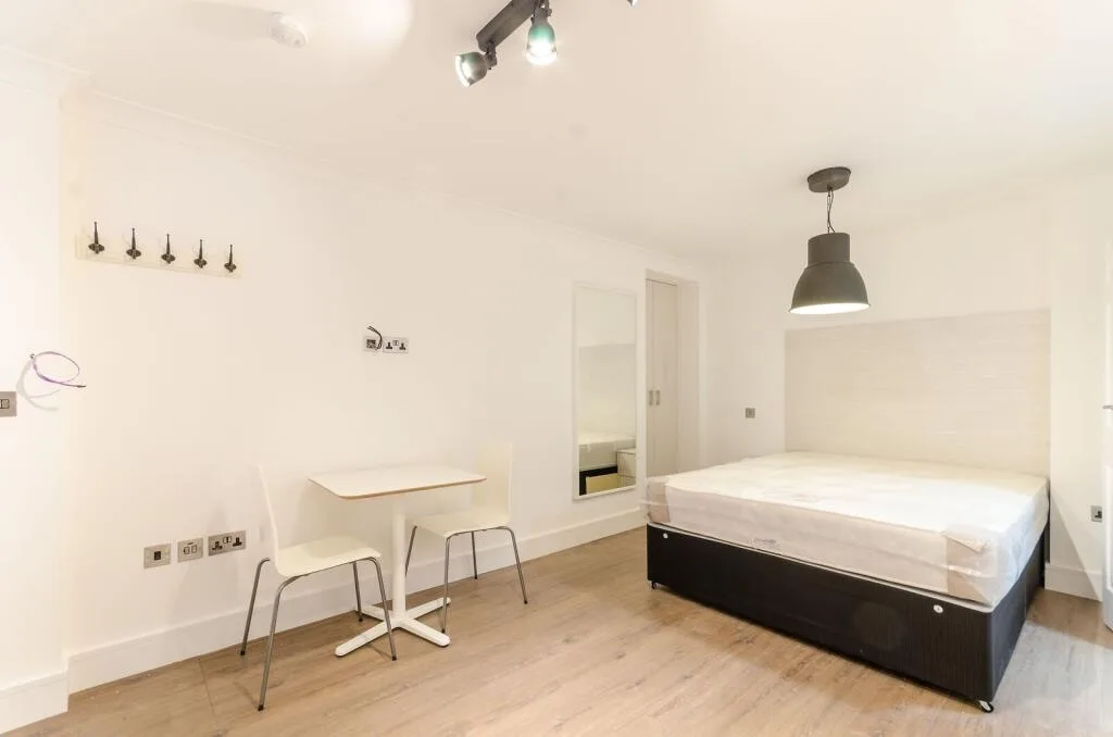 Studio flat for rent