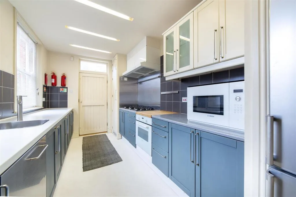 4 bedroom terraced house for rent
