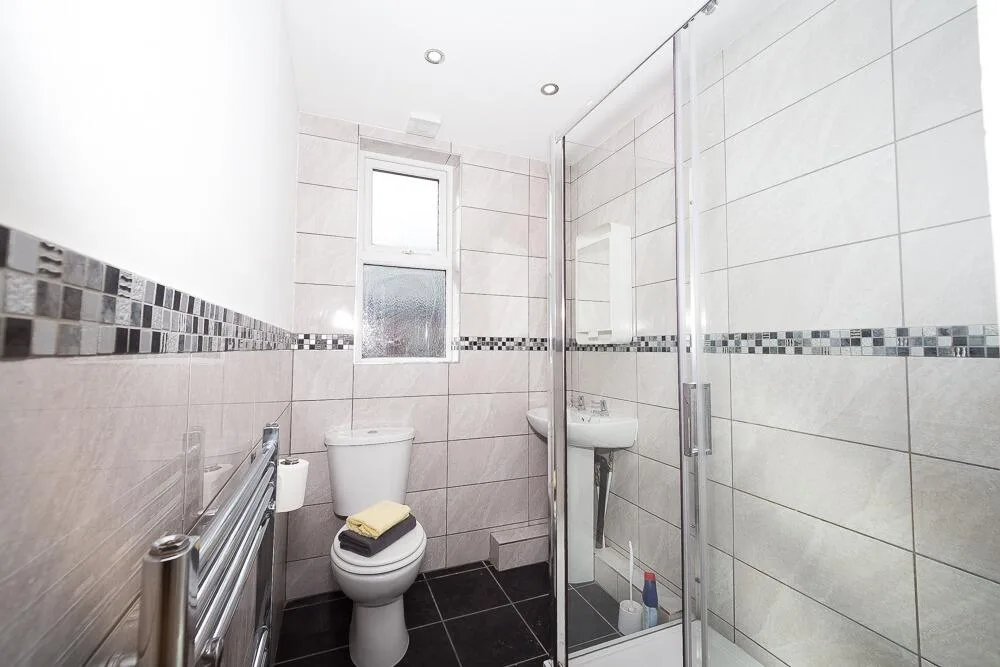 6 bedroom terraced house for rent