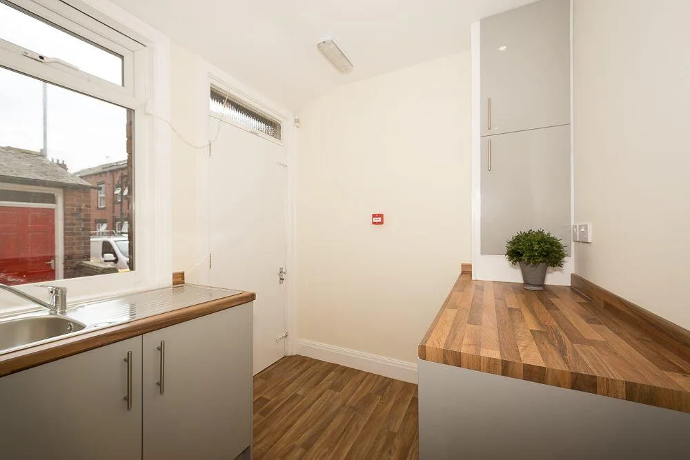 6 bedroom terraced house for rent