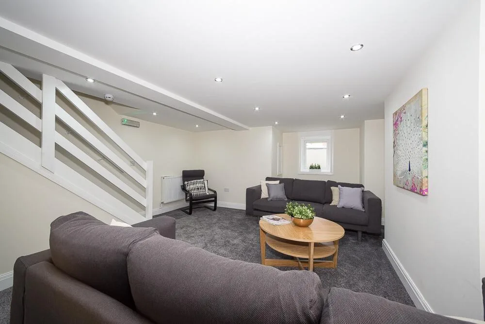 6 bedroom terraced house for rent