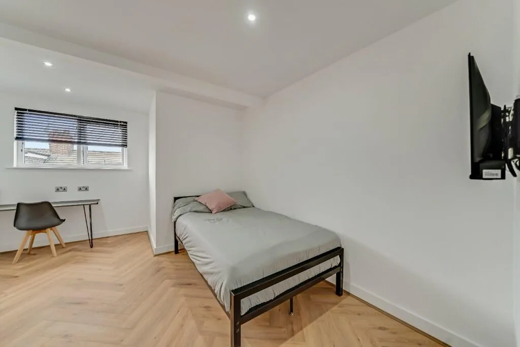 6 bedroom terraced house for rent