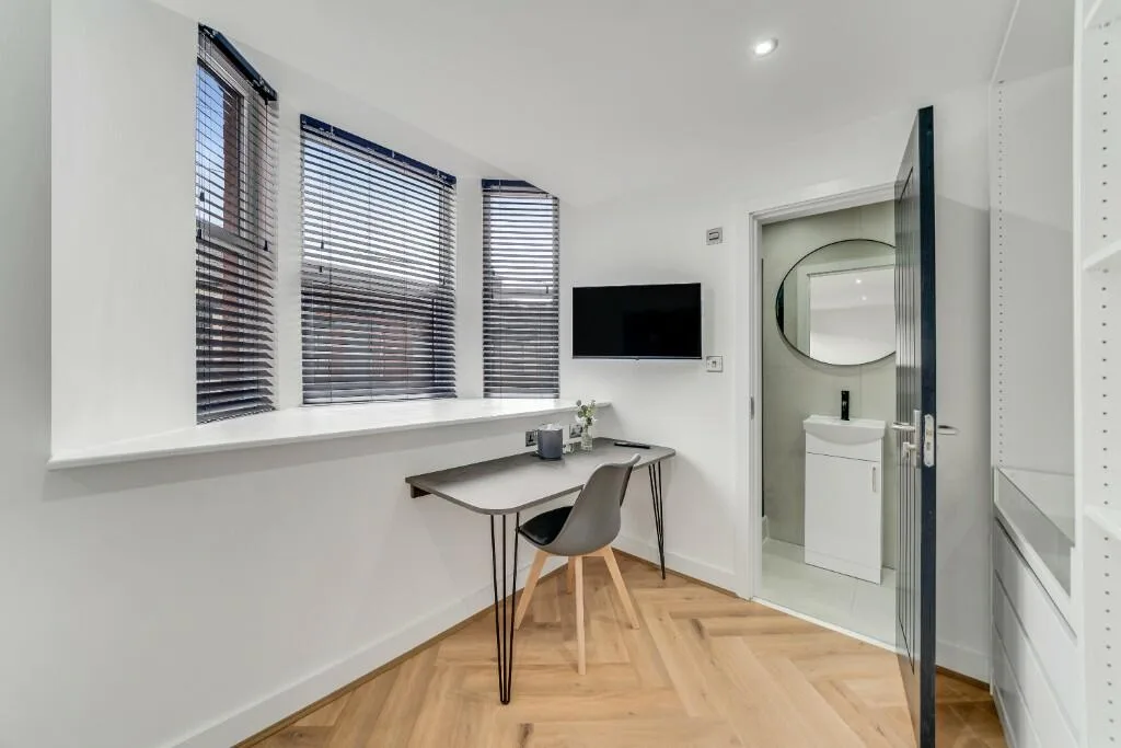 6 bedroom terraced house for rent