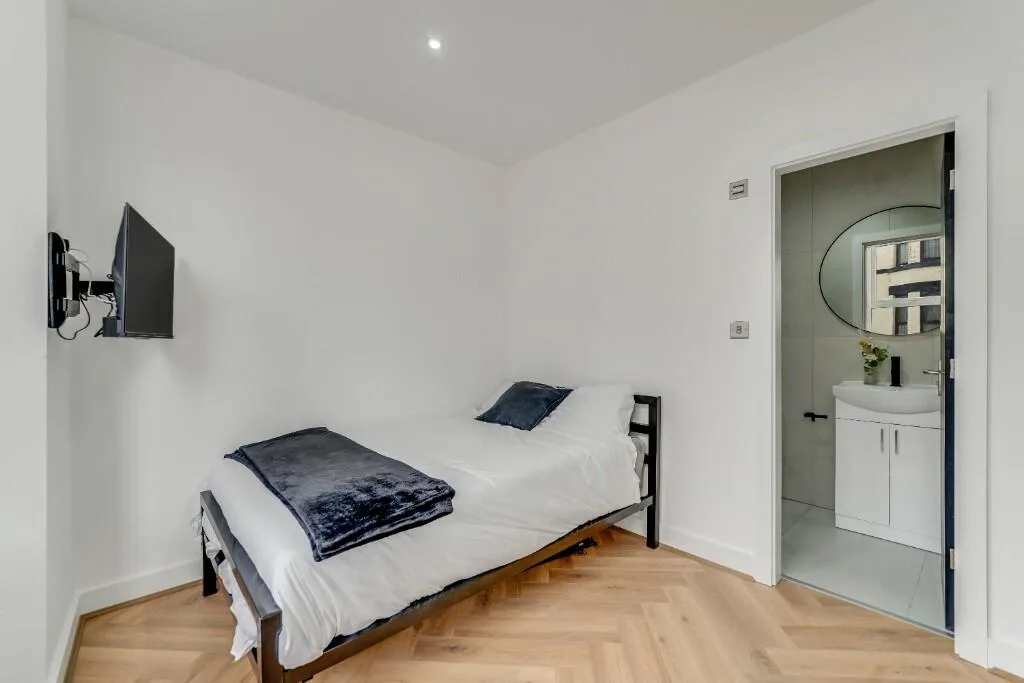 6 bedroom terraced house for rent