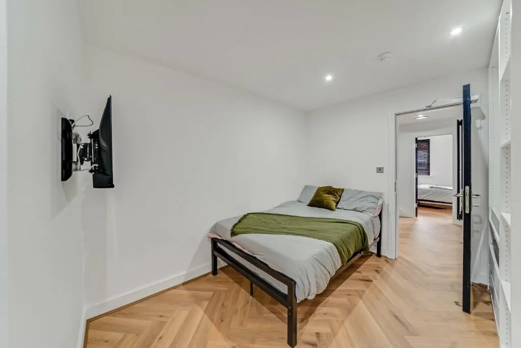 6 bedroom terraced house for rent
