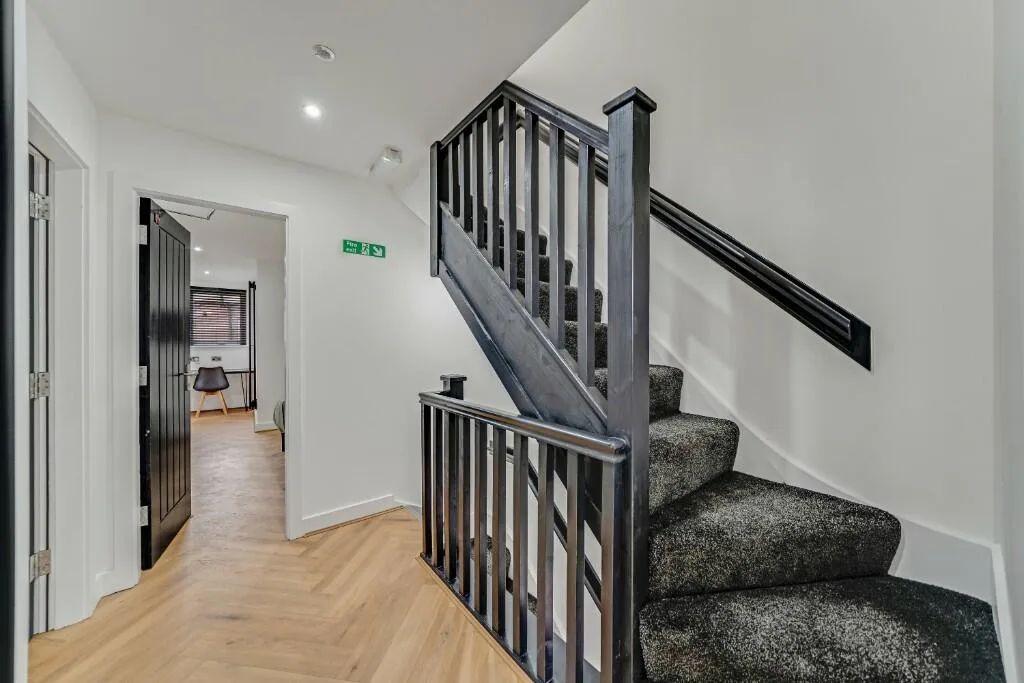 6 bedroom terraced house for rent