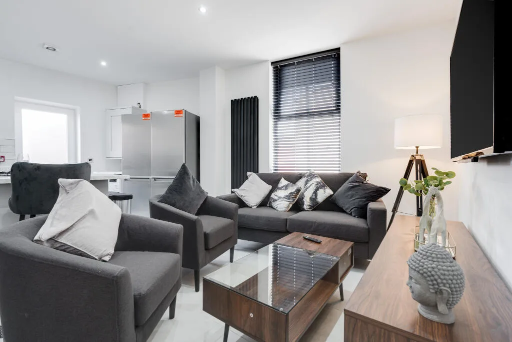 6 bedroom terraced house for rent