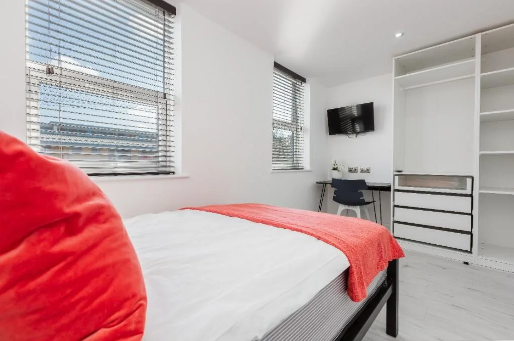 6 bedroom terraced house for rent