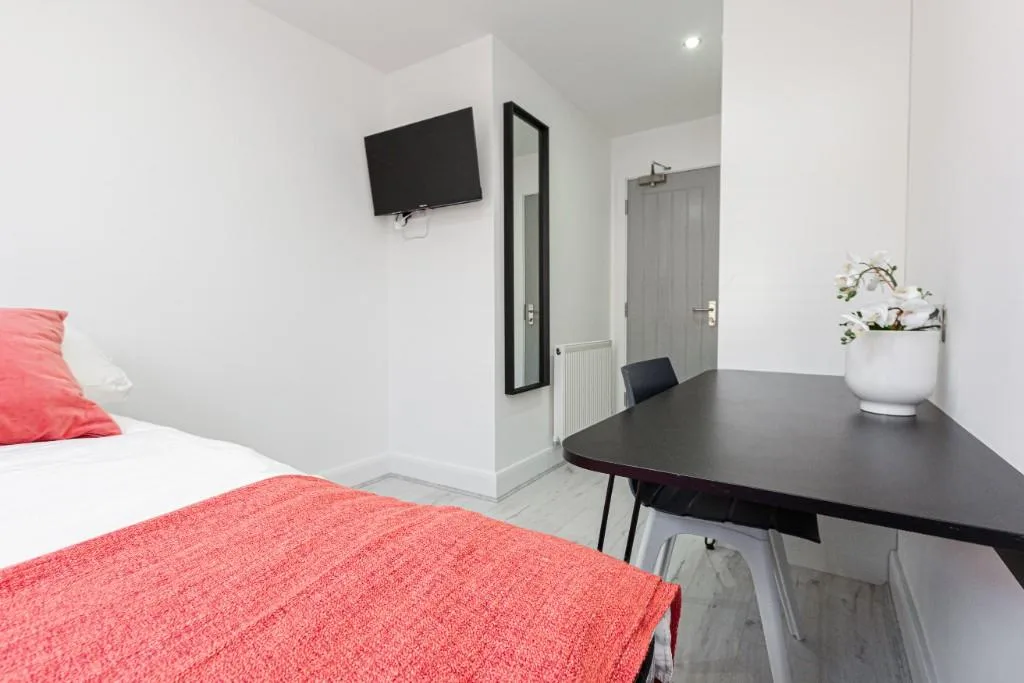 6 bedroom terraced house for rent