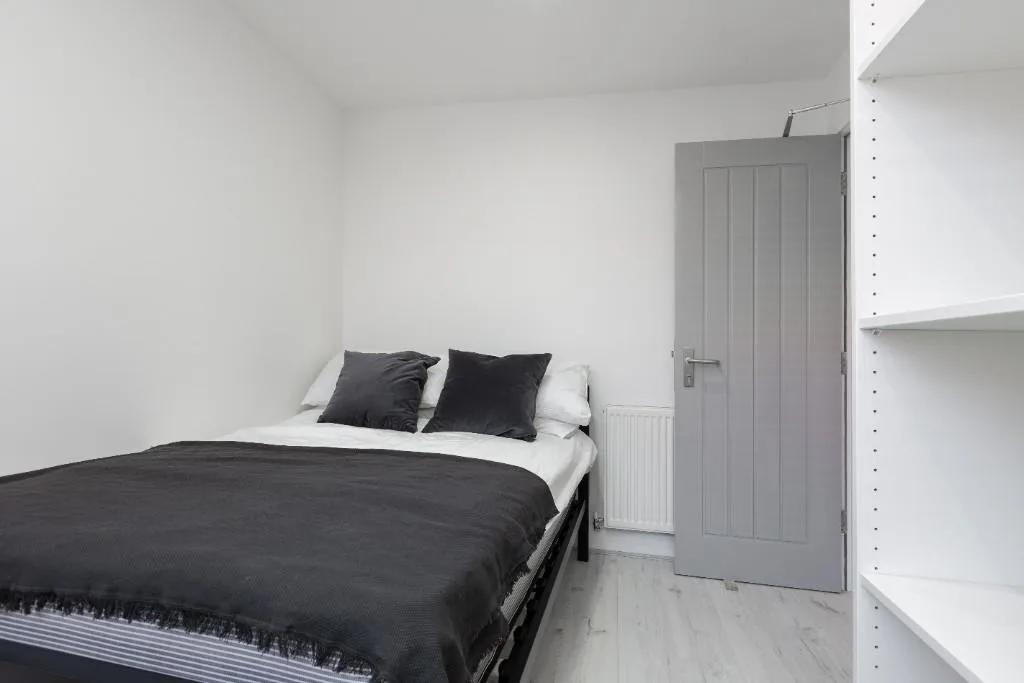 6 bedroom terraced house for rent
