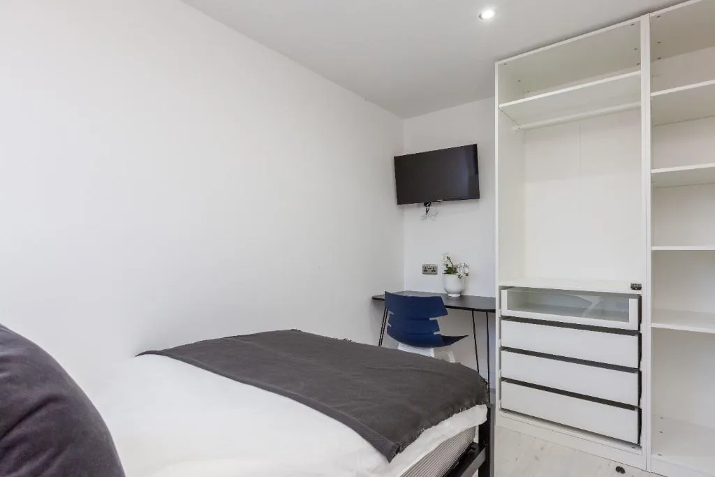 6 bedroom terraced house for rent