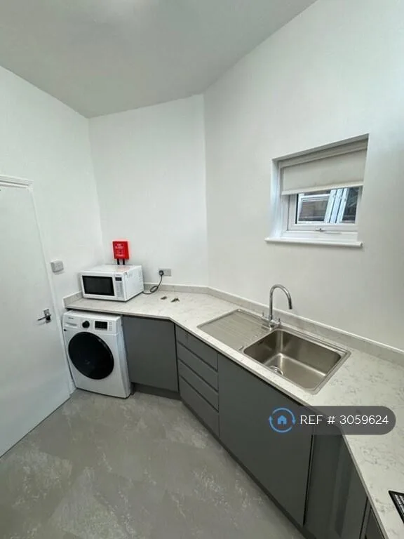 7 bedroom terraced house for rent