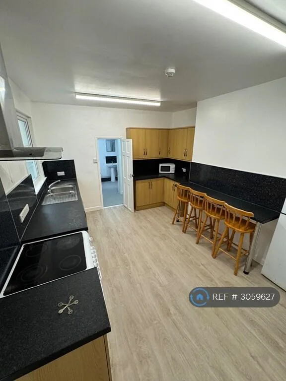 6 bedroom terraced house for rent