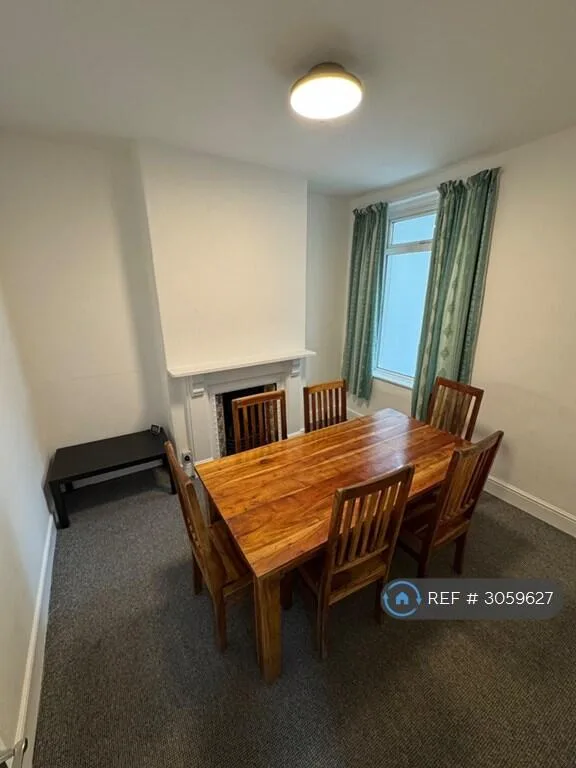 6 bedroom terraced house for rent