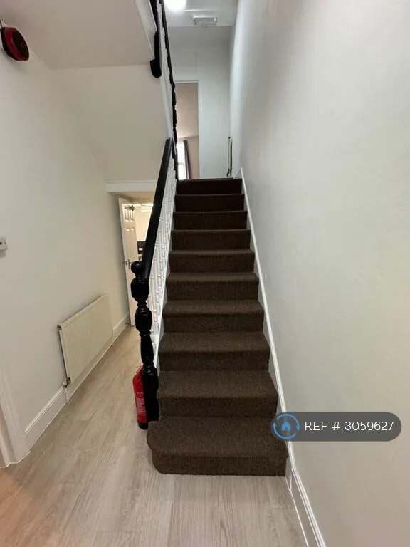 6 bedroom terraced house for rent