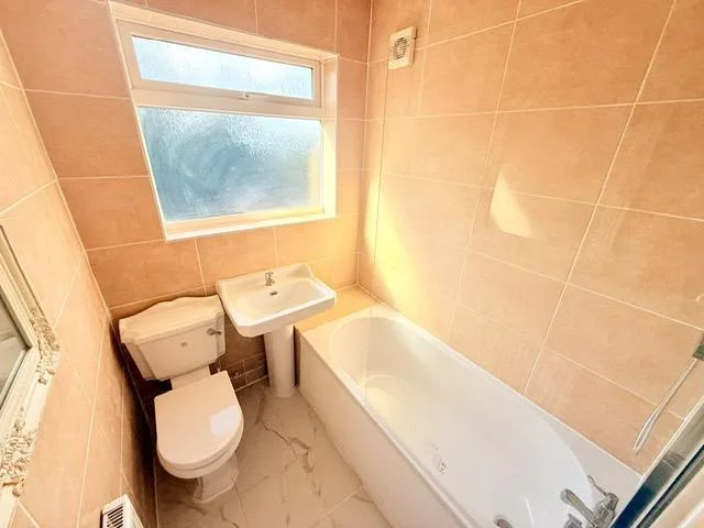 3 bedroom semi-detached house for rent