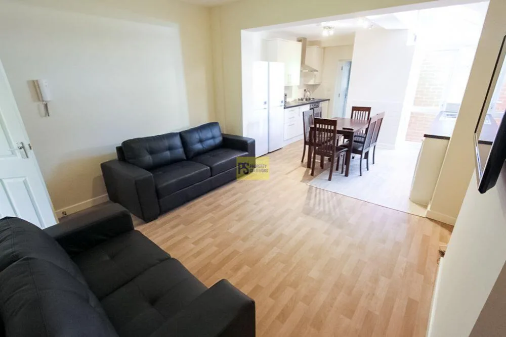 5 bedroom terraced house for rent