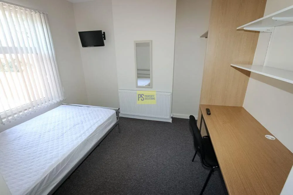5 bedroom terraced house for rent