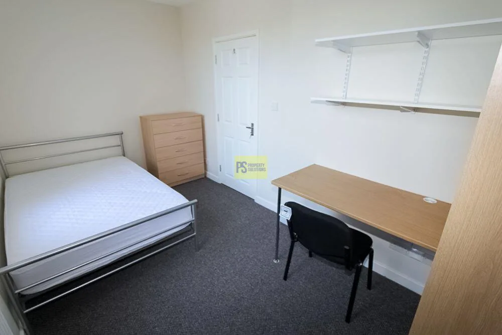 5 bedroom terraced house for rent