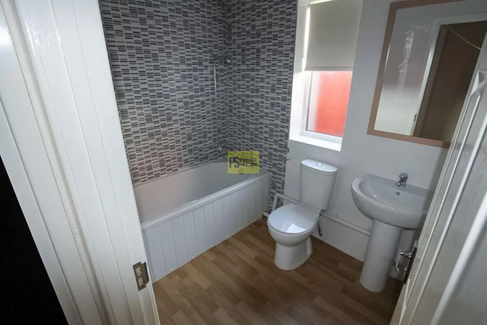 5 bedroom terraced house for rent