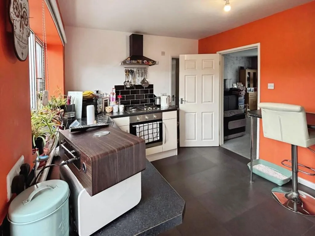 3 bedroom end of terrace house for rent