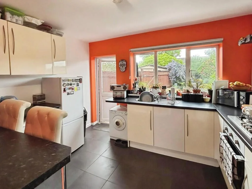 3 bedroom end of terrace house for rent