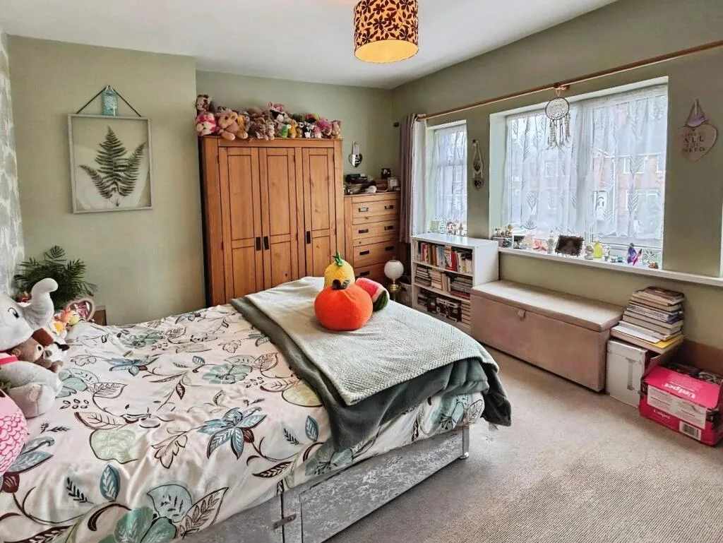 3 bedroom end of terrace house for rent