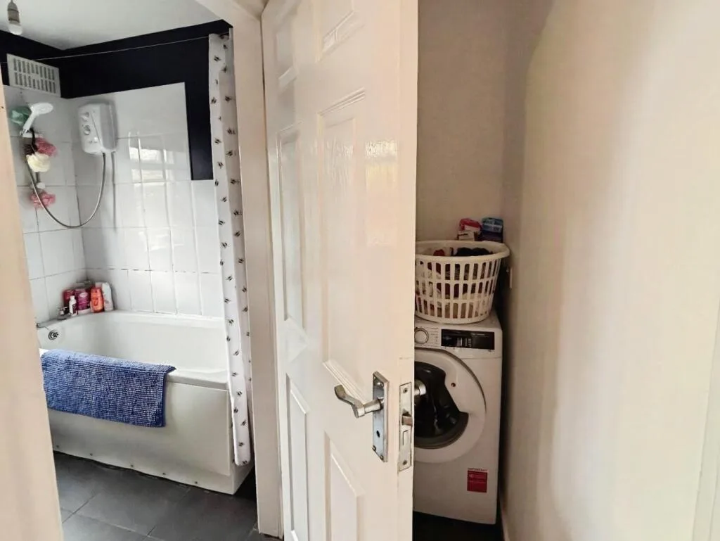 3 bedroom end of terrace house for rent