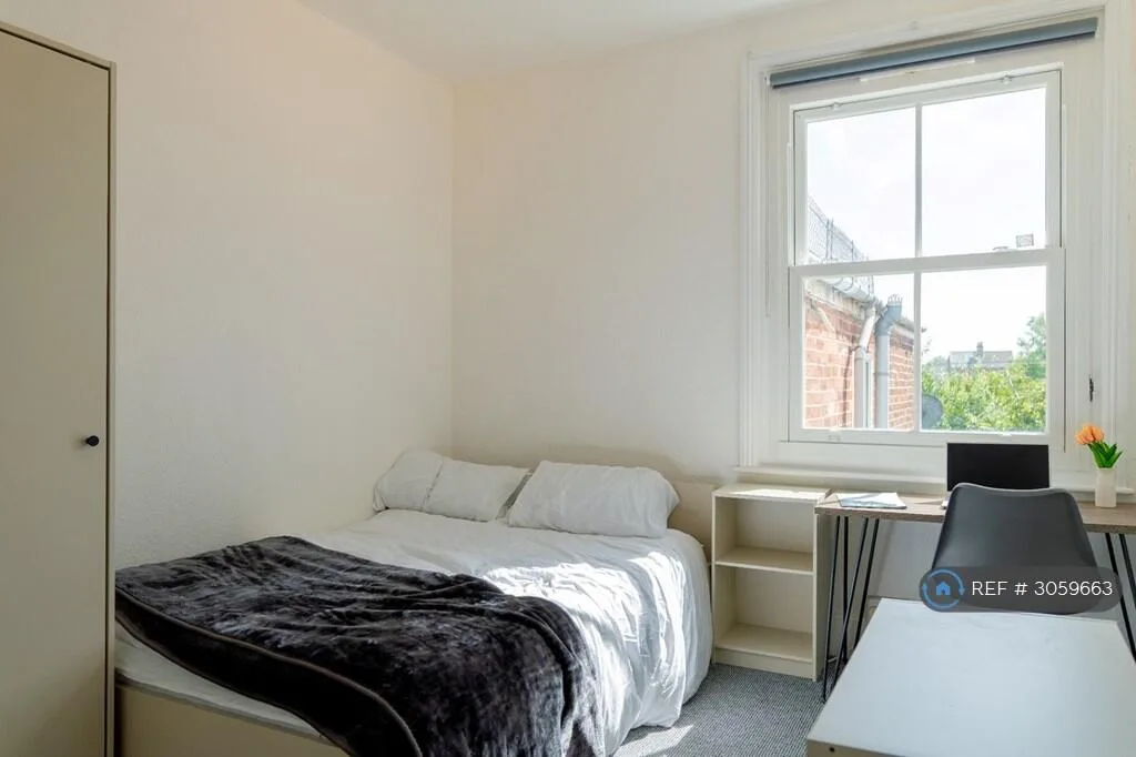 5 bedroom terraced house for rent