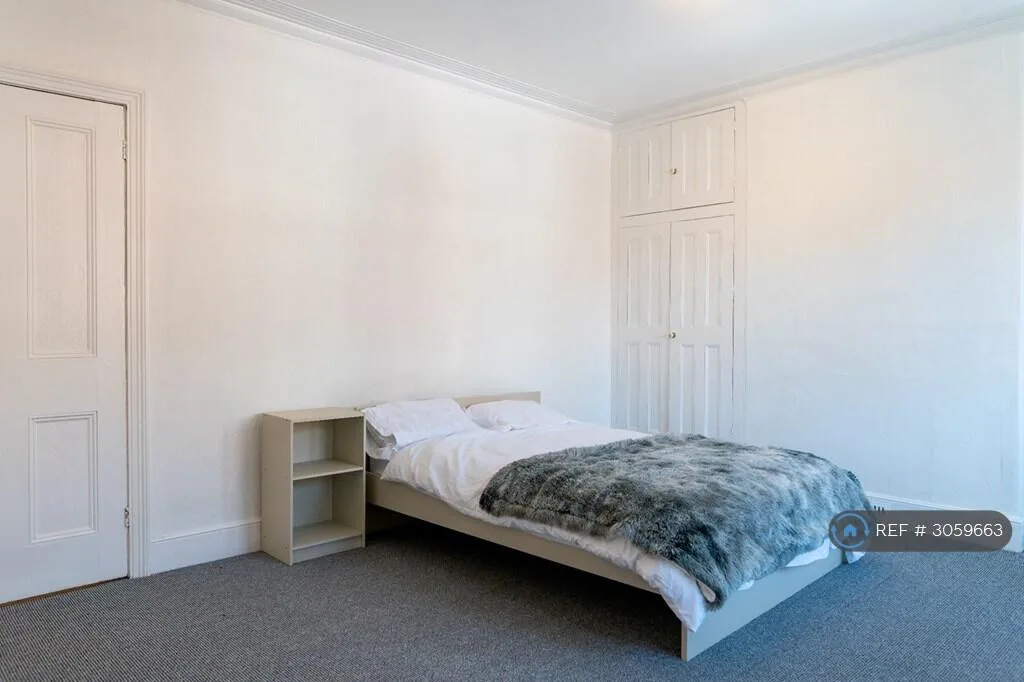 5 bedroom terraced house for rent