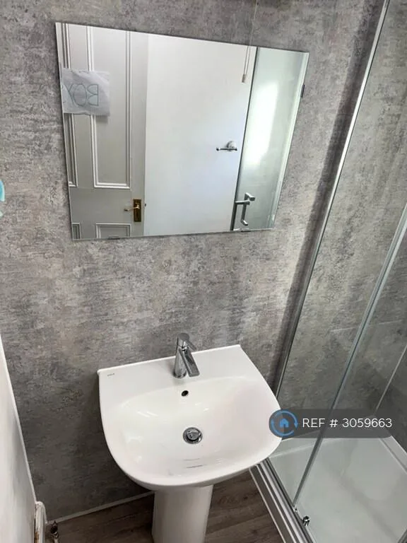 5 bedroom terraced house for rent