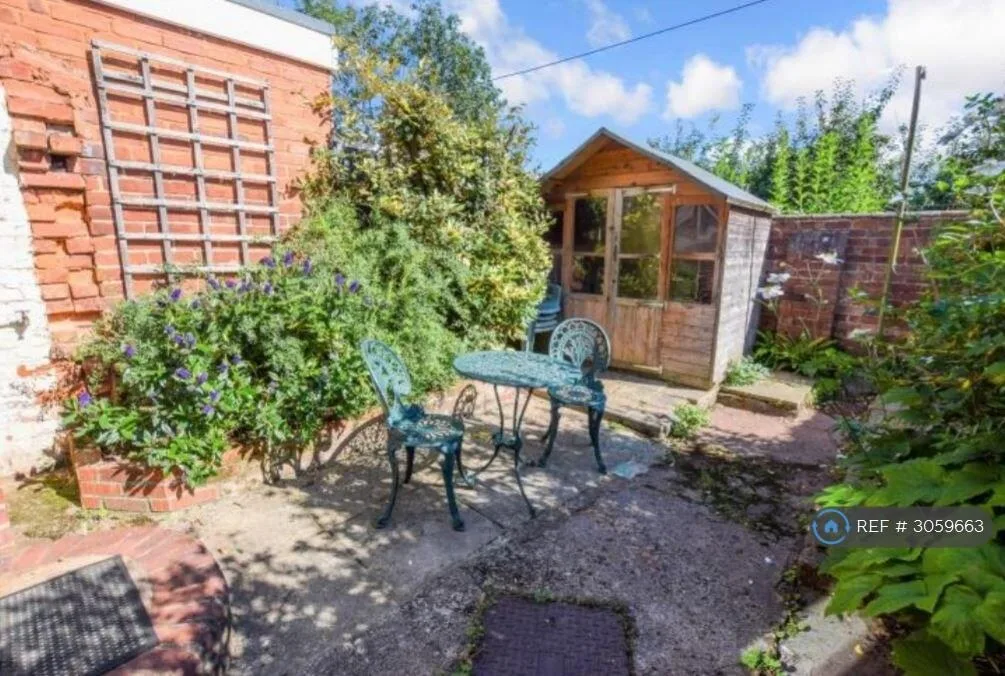 5 bedroom terraced house for rent