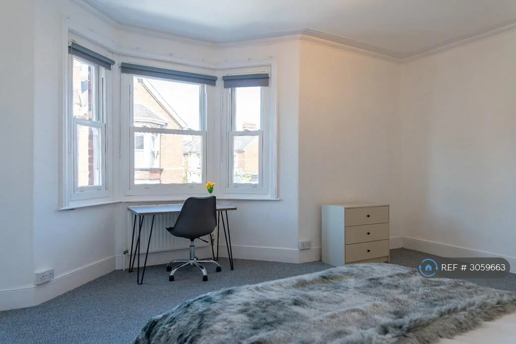 5 bedroom terraced house for rent