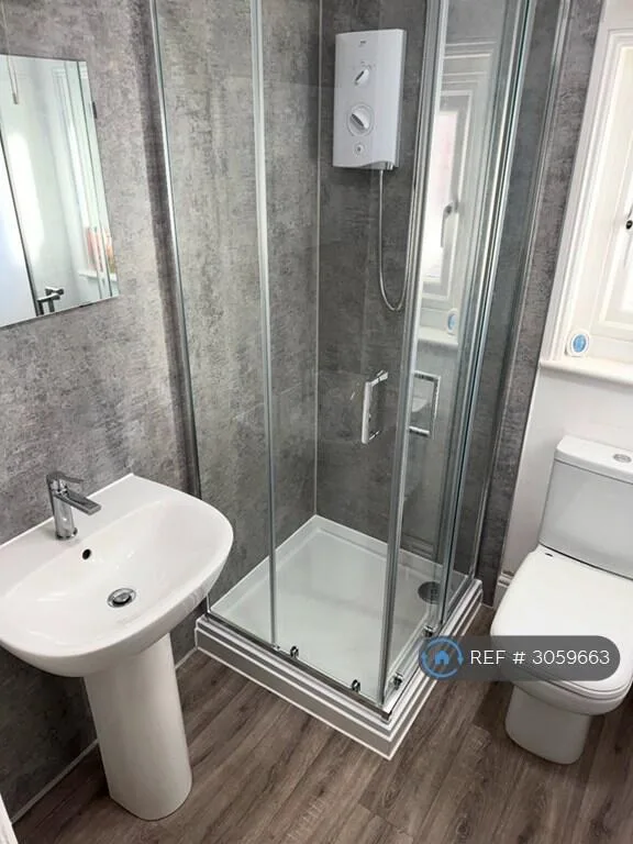 5 bedroom terraced house for rent