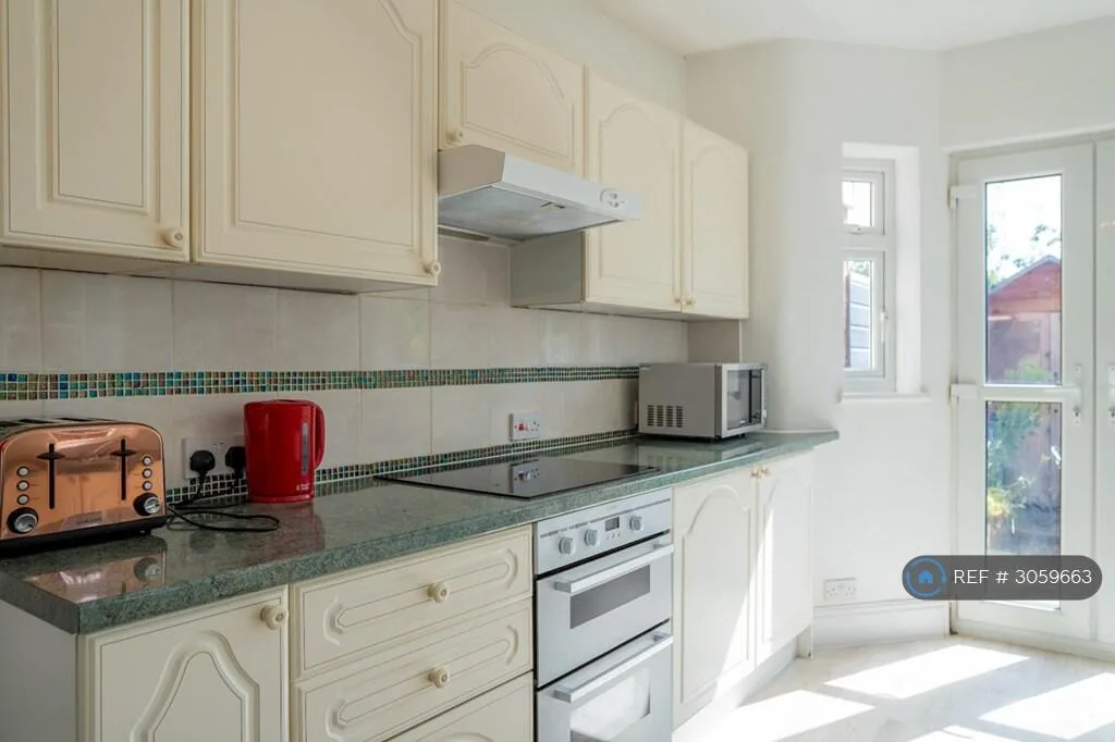 5 bedroom terraced house for rent