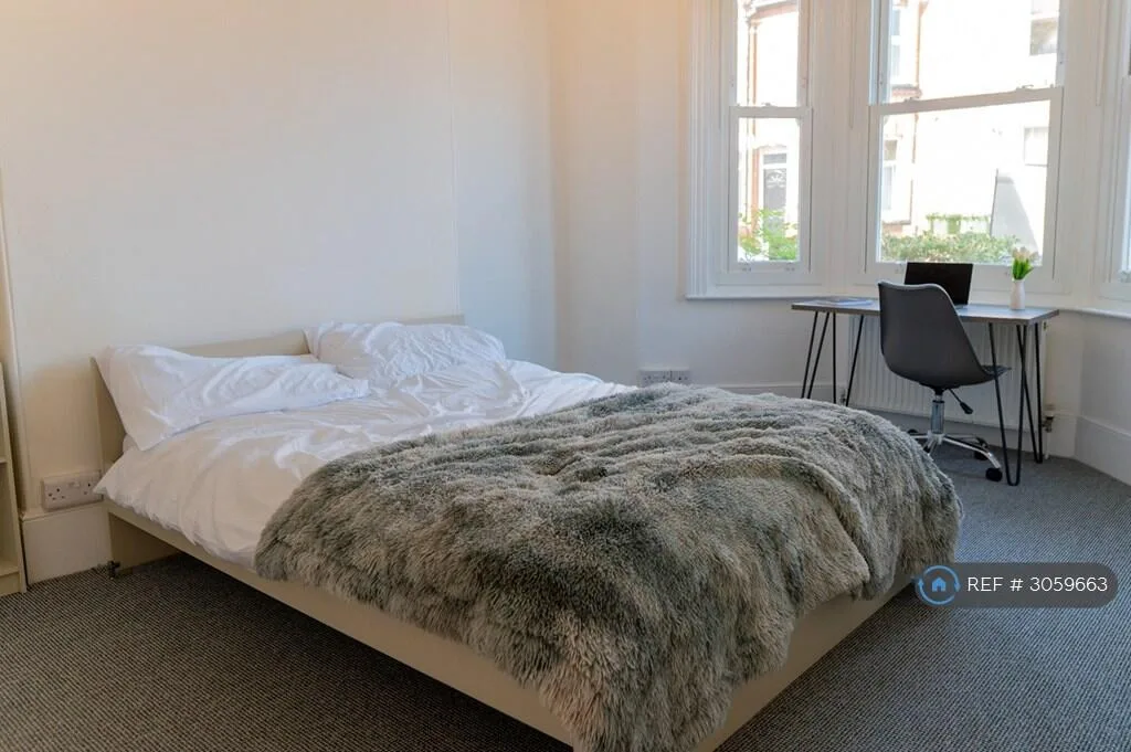 5 bedroom terraced house for rent