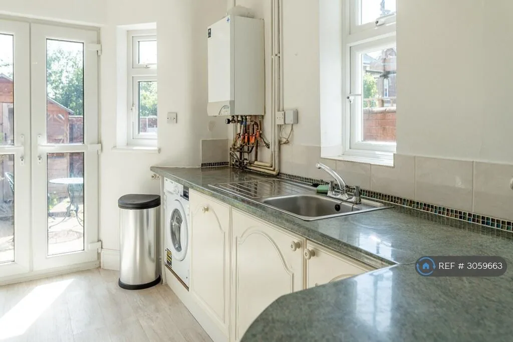 5 bedroom terraced house for rent