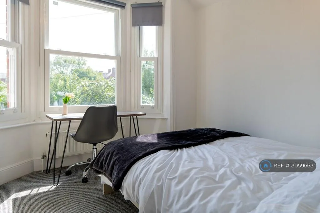 5 bedroom terraced house for rent