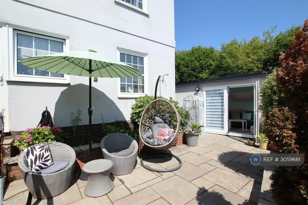 4 bedroom semi-detached house for rent