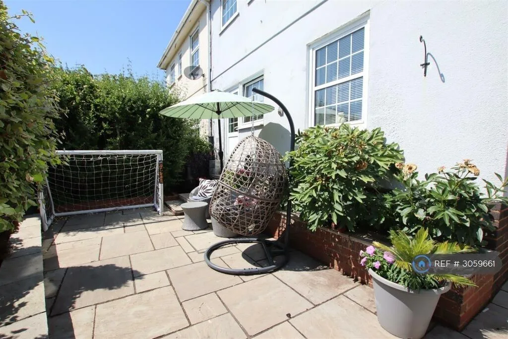 4 bedroom semi-detached house for rent